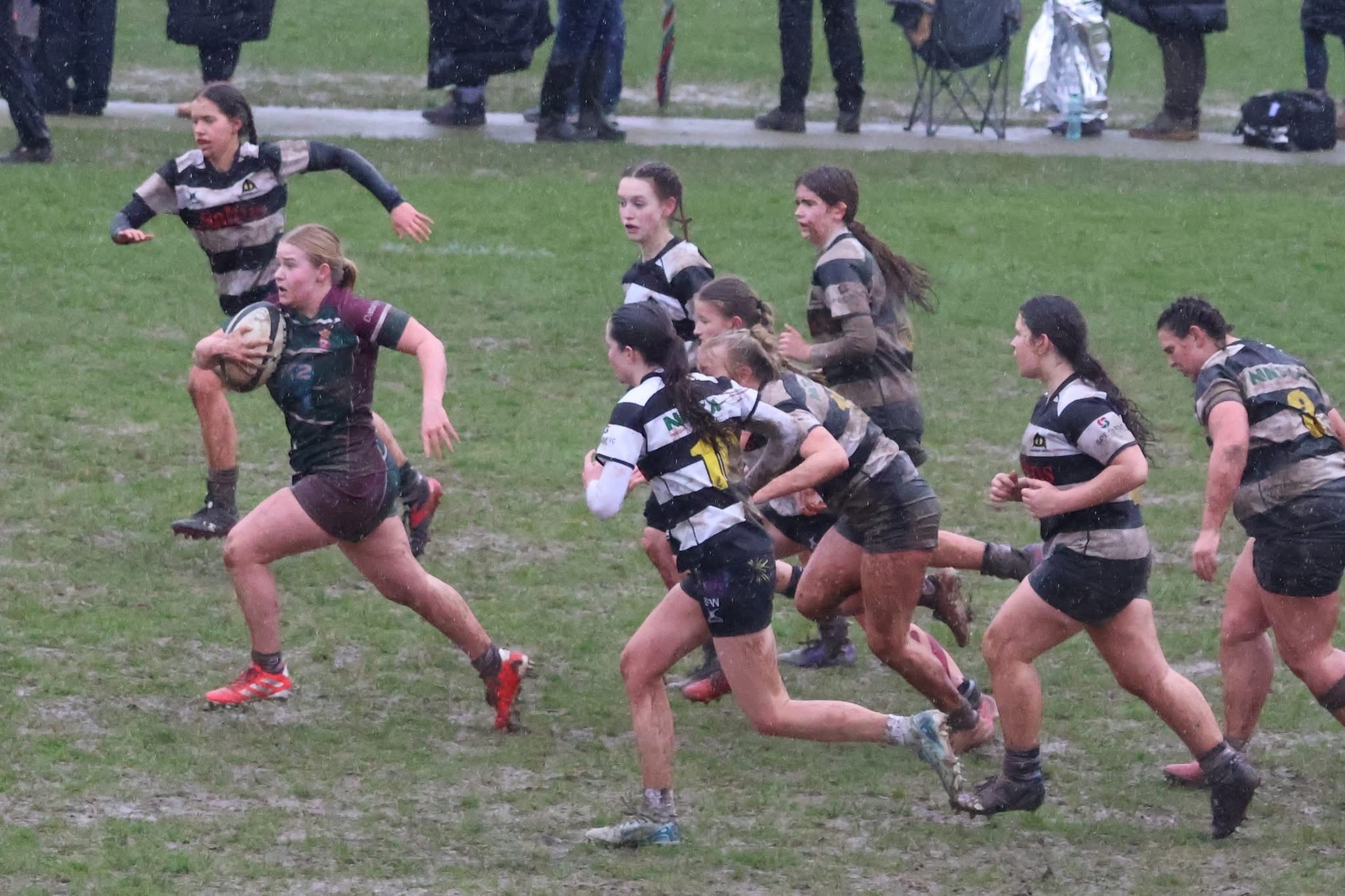 U18 Girls make a break.